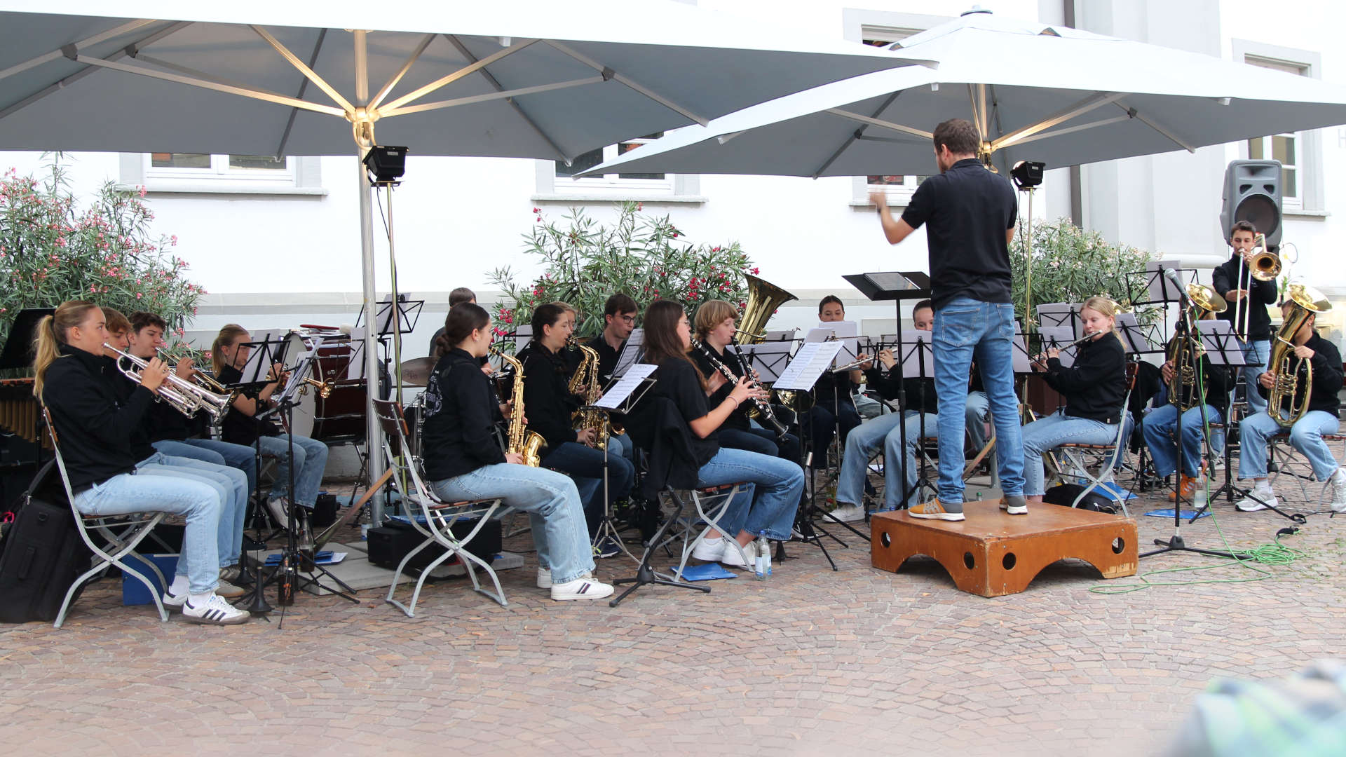 Die Jugendkapelle Oberteuringen spielt beim Schlosshofkonzert in Markdorf